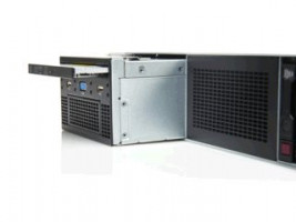 Hewlett Packard Enterprise DL38X Gen10 Universal Media Bay Panel pro vyměnitelný HDD